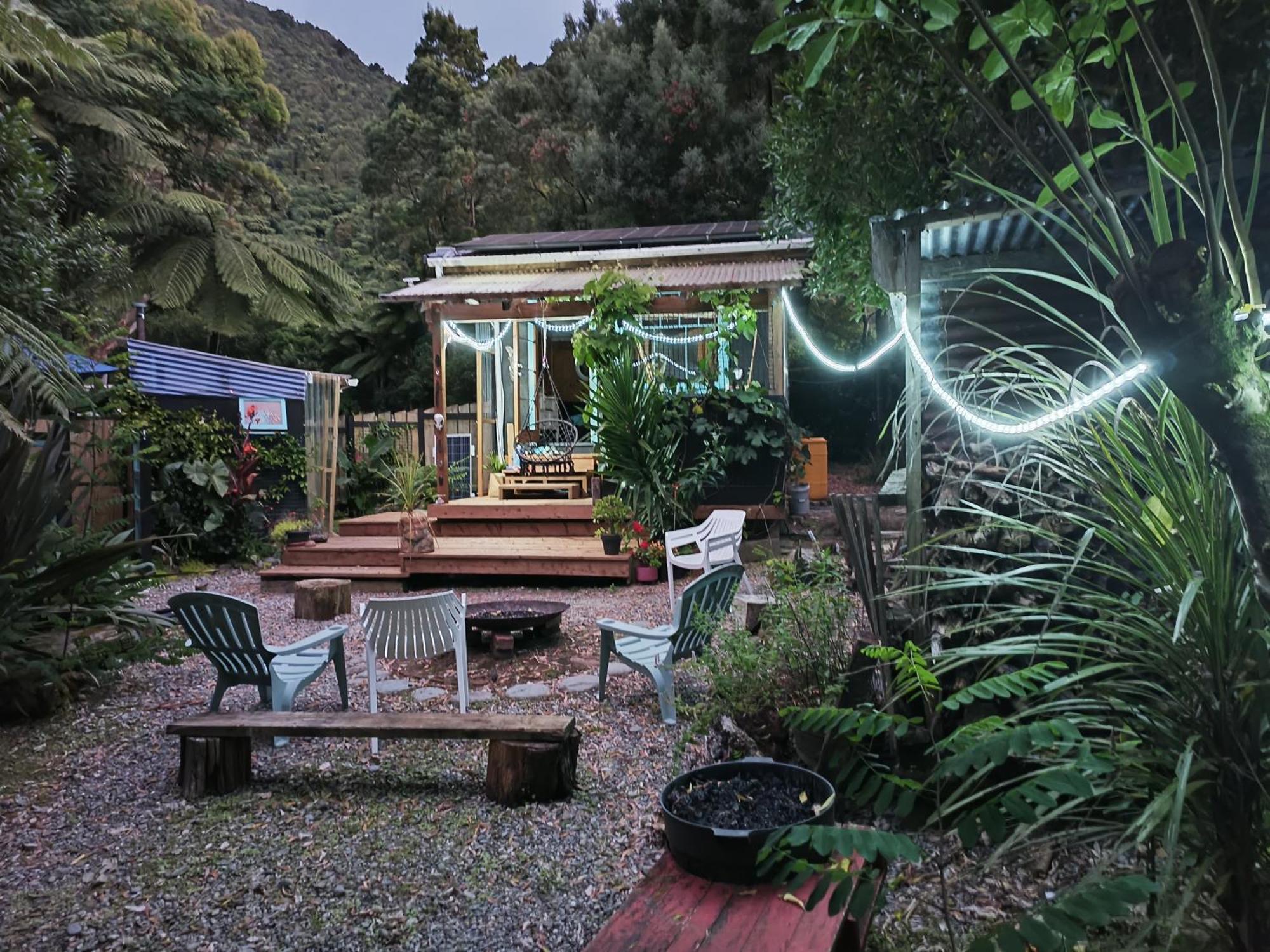 Gumboot Paradise Eco Stay Barrytown Bagian luar foto
